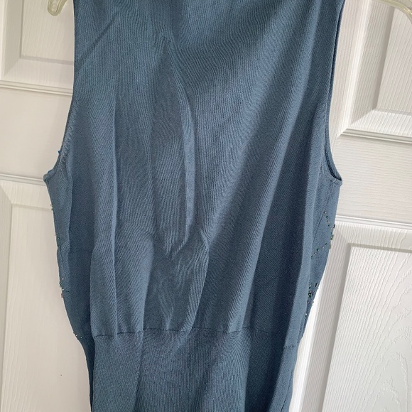 V Neck Shell - Picture 2 of 5